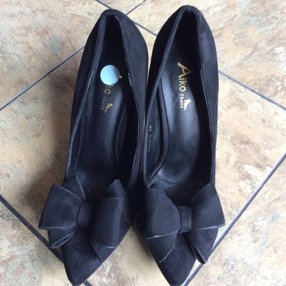Black Bow Fashion 4 Inch Stileto Pumps - Picture 4 of 9